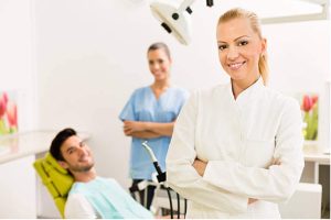 تدریس دوره دستیار کنار دندانپزشک